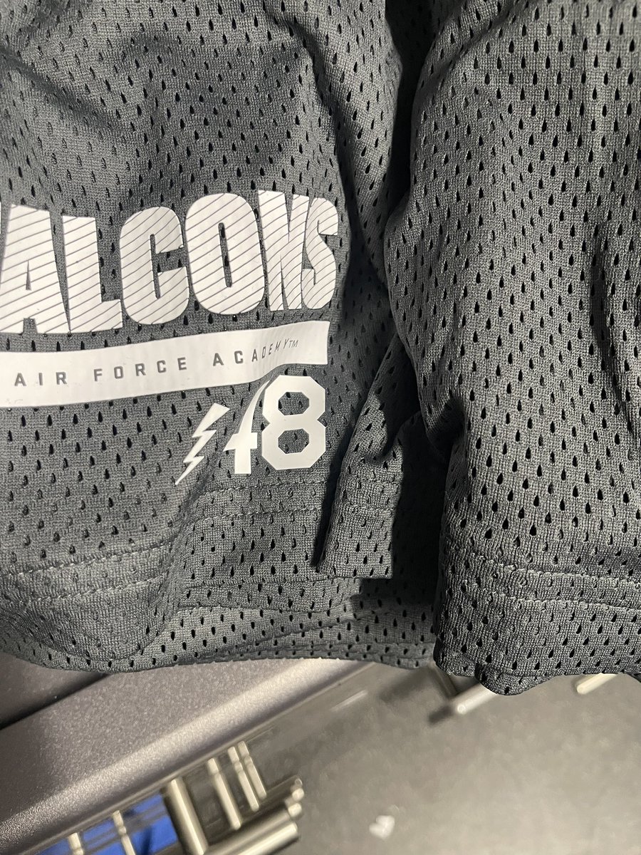 Falcon96's tweet photo. @N_LaPoint @BadgerMHockey SAME!! Getting that time of year!! https://t.co/wtPFLnXQwo