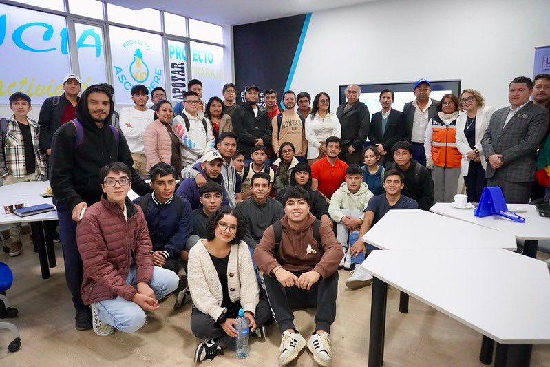 #CaféCientíficoUTPL | El evento "El impacto de las lluvias intensas en la ingeniería civil" con asistencia de docentes, estudiantes y público en general. La marca "Procafé" ofreció una degustación especial. ¡Larga vida al café científico!