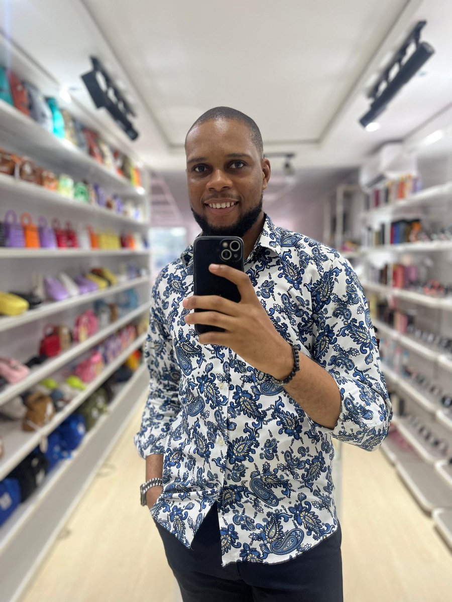 Osinachi_W's tweet photo. Real eyes, realize , real lies 🖤 https://t.co/zIeU3pWVkO