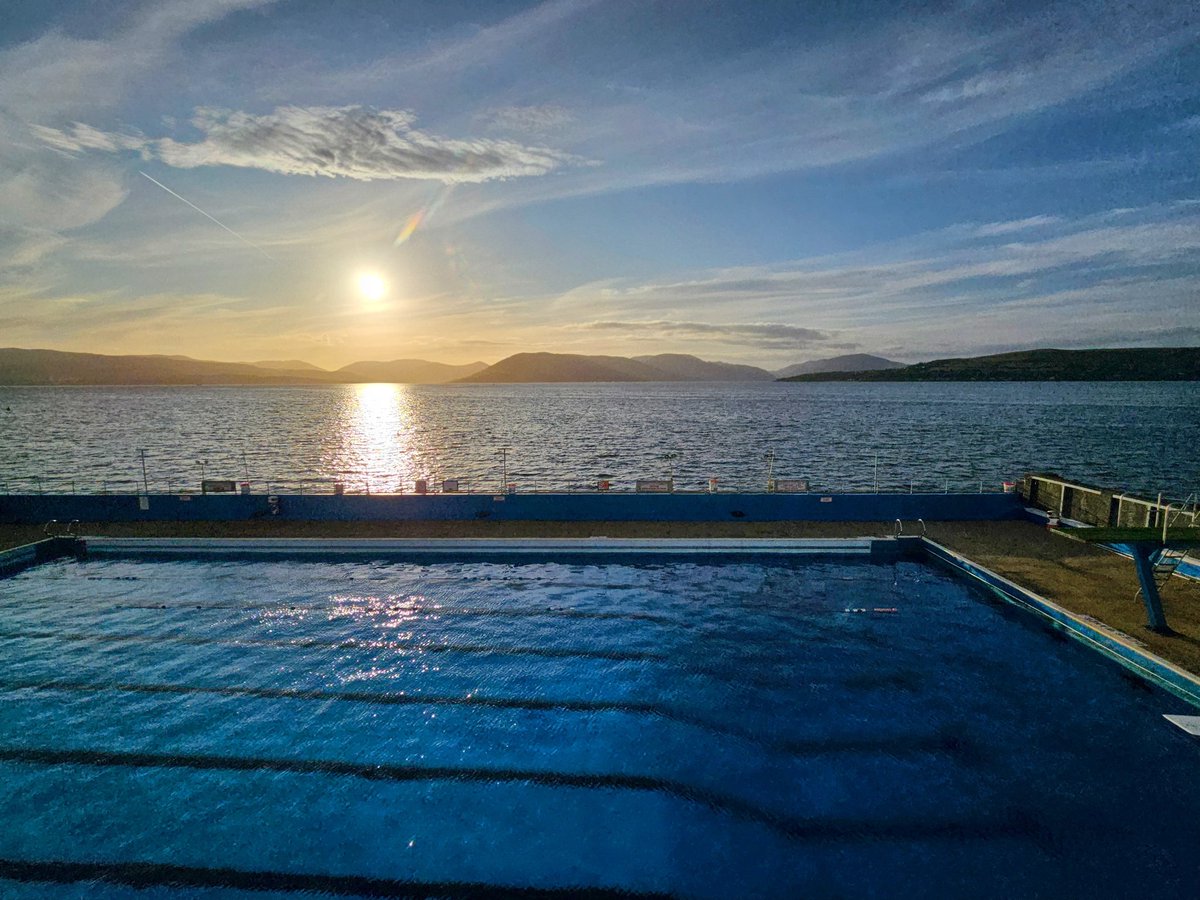 Tonight's Sunset over the hills of Argyll and the Firth of Clyde.

As seen from Gourocks fabulous outdoor, saltwater, heated lido.

#Gourock #Outdoor #Pool #Scotland