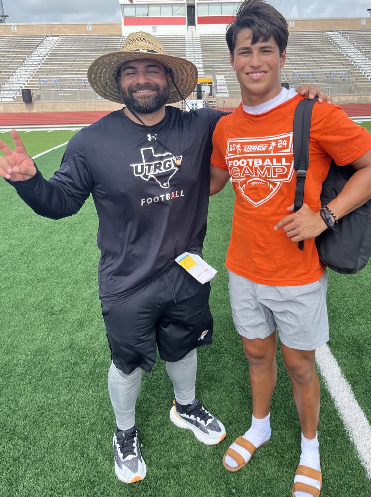 EverettDylonQB's tweet photo. Great camp today, @UTRGVFootball, thanks to @CoachRegalado @CoachTBush @Coach_Garcia70 https://t.co/RBA0BPKgg2