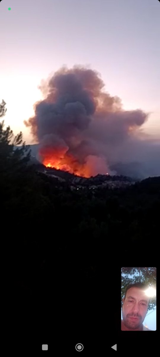 Amb preocupació fent seguiment de l'incendi que afecta a les nostres serres. Esperem que no correga está nit i es puga perimetrar prompte.