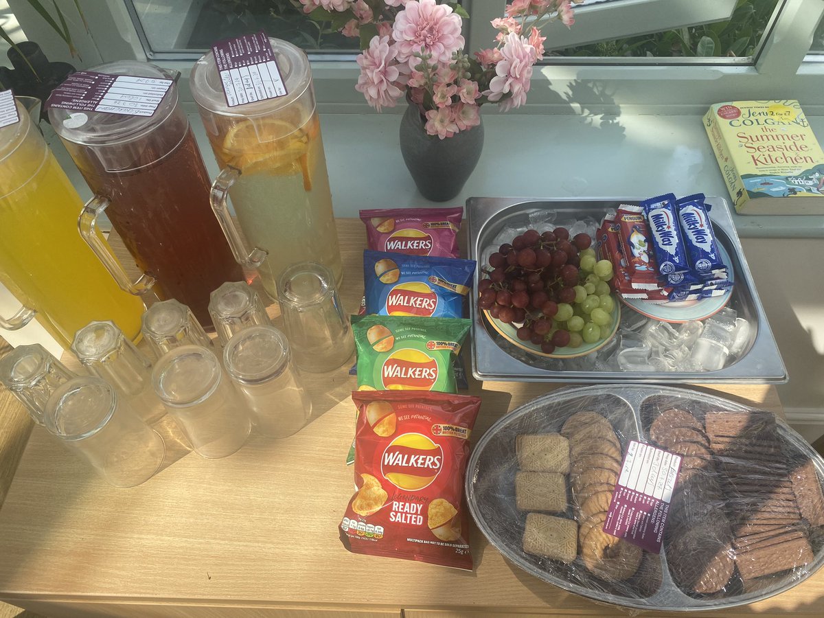 Anyone for some ice cold grapes and drink!