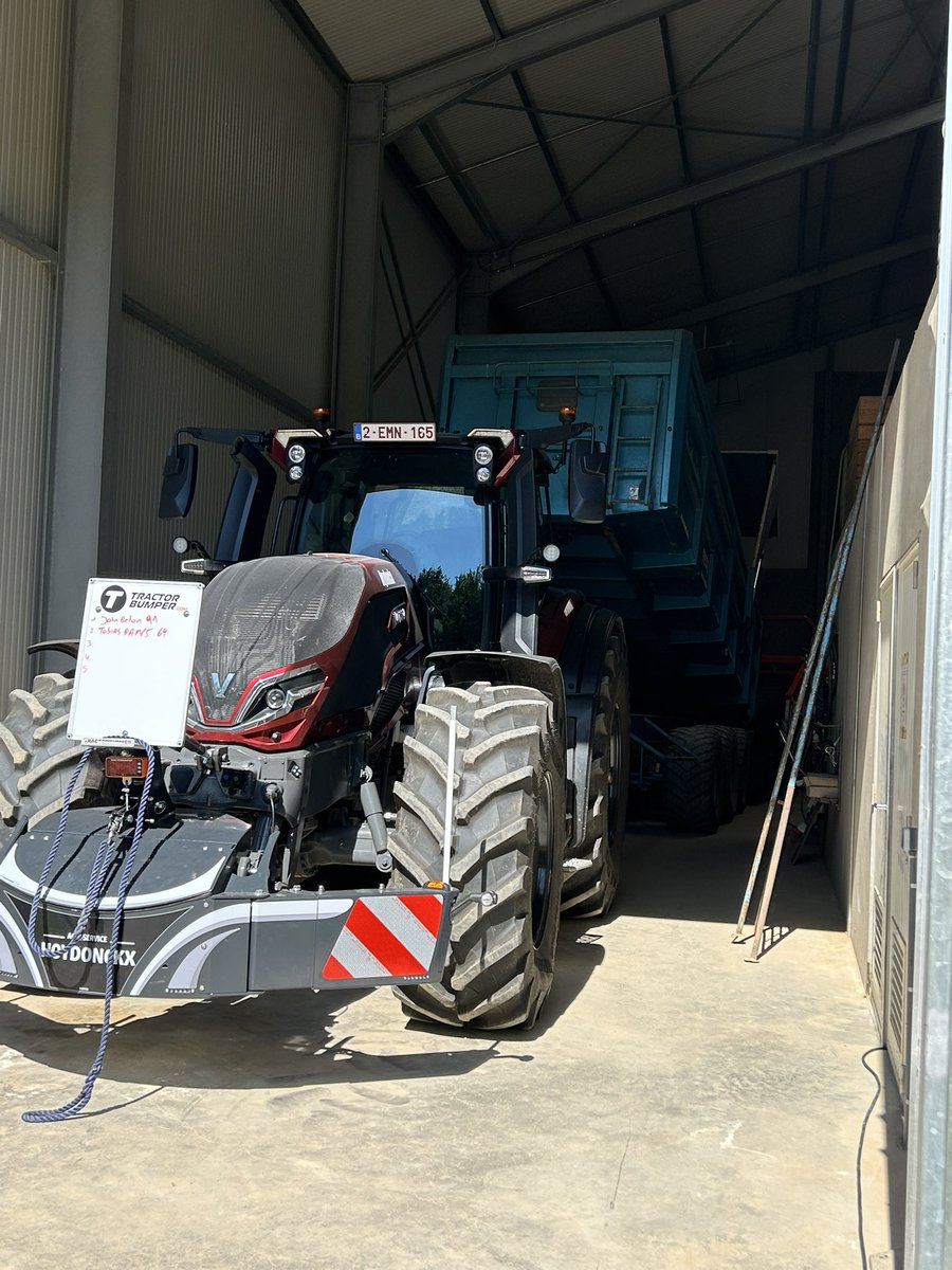 Zondag de kinderen even wat boerderij laten meemaken, en deze foto (ja slechte kwaliteit) gemaakt voor <a href="/ntone/">The tweeter formerly known as Toine</a> 
Ik durfde/wilde niet dichter omdat ik dan nog minder op de foto kreeg :)