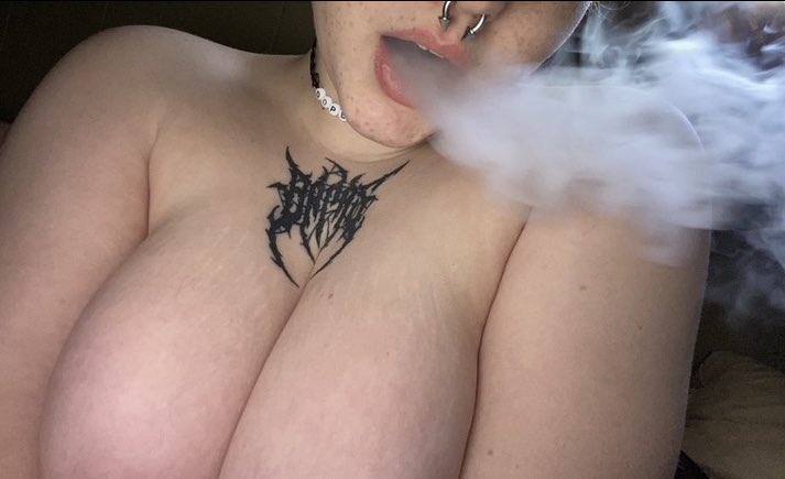 Come have fun w me! Link in bio ❤️🪄 #nsfw #nsfwtwt? #nsfwtwtًً #onlyfansgirl #altgirl #altgirlsofonlyfans #stoner #stonergirl #stonergirls #stonergirlsofonlyfans #sellingcontent