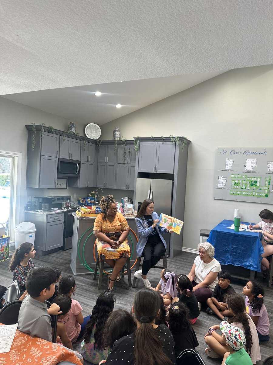 AikinEagles's tweet photo. Our Principal @ACongdonedu and Assistant Principal @The_Gues read a story at our local La Croix Apts leasing office to get kids excited about coming back to school! #RISDBelieves #RISDWeAreOne #ClearEyesFullHeartsCantLose https://t.co/V56OLvw19X