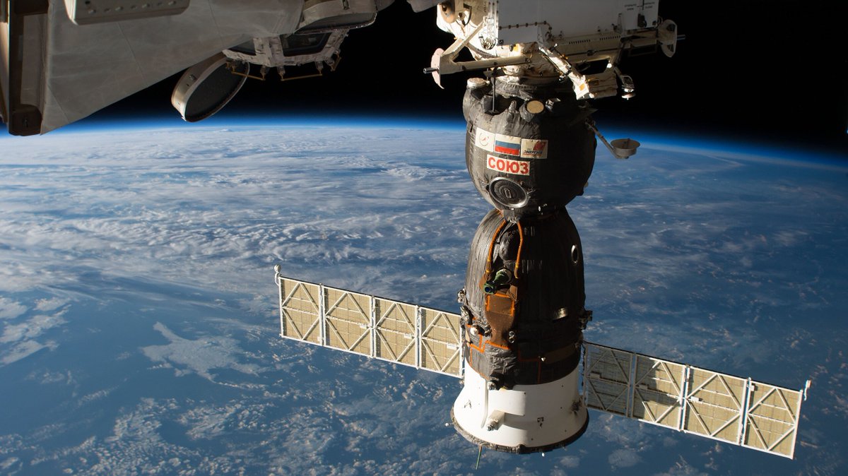 Guido de Caso (@guidodecaso) on Twitter photo ¿Sabotaje en el espacio para volver más rápido a casa? Charlamos de la misión Soyuz MS-09. Mañana jueves 11:30 AM 🇦🇷 mi columna en #HaganCorrerLaVoz con <a href="/rock_pix/">El Gallo 🇦🇷⭐️⭐️⭐️</a>, <a href="/cuchicalderon/">Cuchi Calderón</a> y <a href="/RodParanormal/">Rod</a> por radio @undinamo - undinamo.com ¿Sabotaje en el espacio para volver más rápido a casa? Charlamos de la misión Soyuz MS-09. Mañana jueves 11:30 AM 🇦🇷 mi columna en #HaganCorrerLaVoz con <a href="/rock_pix/">El Gallo 🇦🇷⭐️⭐️⭐️</a>, <a href="/cuchicalderon/">Cuchi Calderón</a> y <a href="/RodParanormal/">Rod</a> por radio @undinamo - undinamo.com