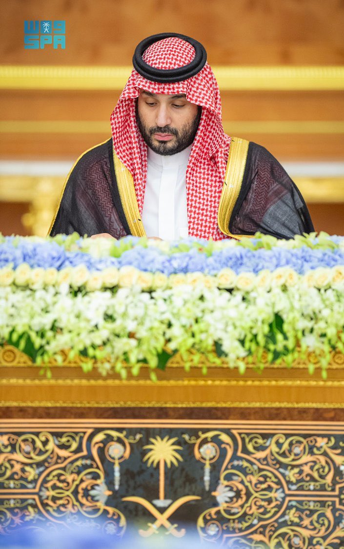 عاجل..

 #ولي_العهد يرأس جلسة #مجلس_الوزراء.

-