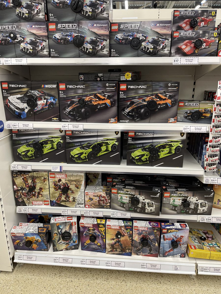 DEANC3000's tweet photo. #tesco selling off all the #lego stock! Price will probably continue to come down. https://t.co/oflsiErtNj
