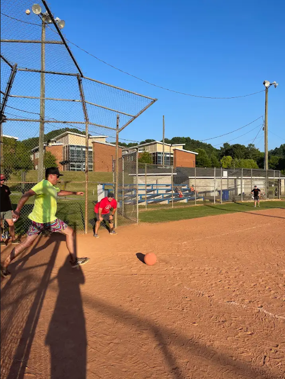 playchattsports's tweet photo. 🏃Our Thursday Kickball League at Red Bank starts next week on August 8th! Sign up as a team or an individual by clicking the link in our bio! DM us with any questions! https://t.co/MnyNUNC2BB