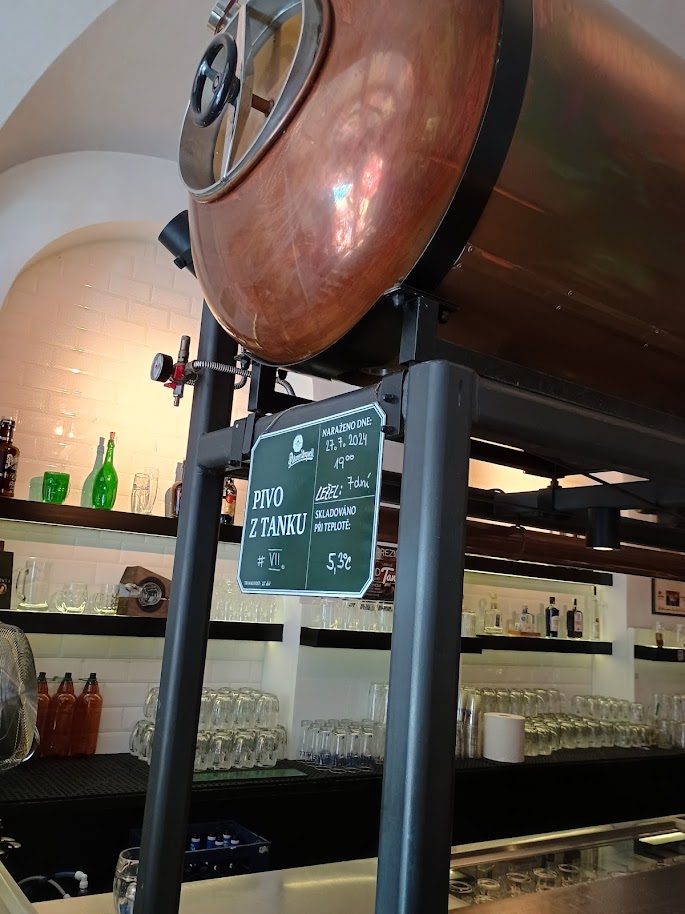PivoDnes's tweet photo. MiNCOVNA PRAHA A TANK @Pilsner_Urquell 🍻 #MNAMiMNAM https://t.co/3HOUJX7PVs