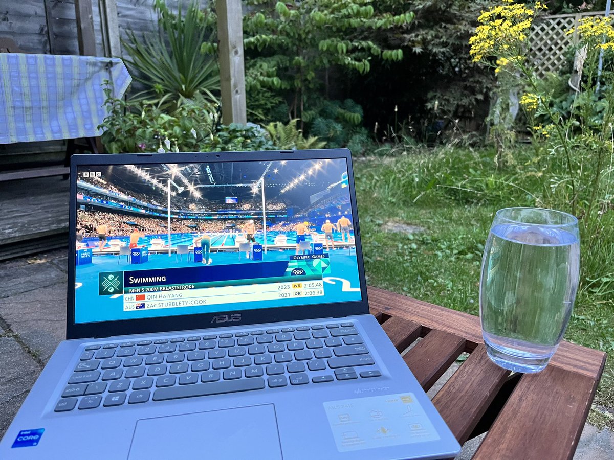 It’s a rarity for tonight’s #CraftBeerHour - sitting out in the garden, watching the Olympics and keeping it 0.0% session…