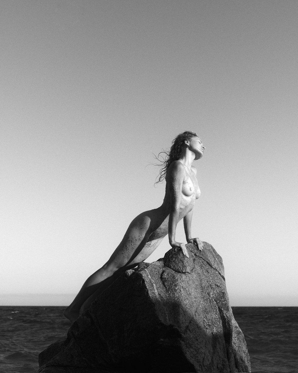 Good night, fam ✨️

My muse 🖤