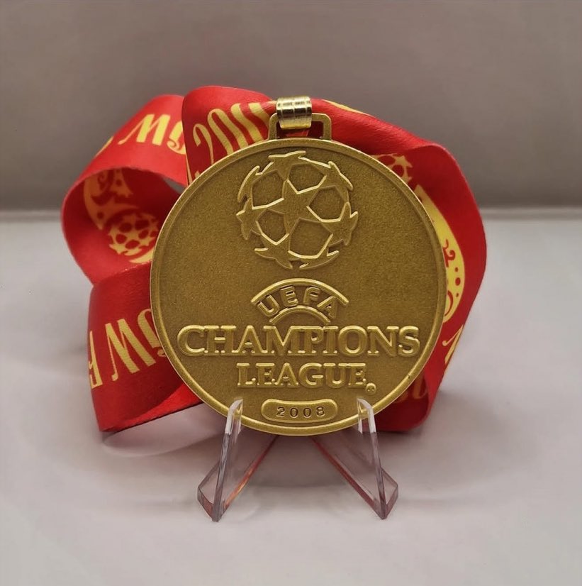 🚨🚨🚨

هديه مقدمه من منبر مانشستر يونايتد 
لـ جمهور اليونايتد 

- تيشيرت و ميدالية الابطال 2008 🏆🥇

- السحب من الرتويت بعد 24 ساعه