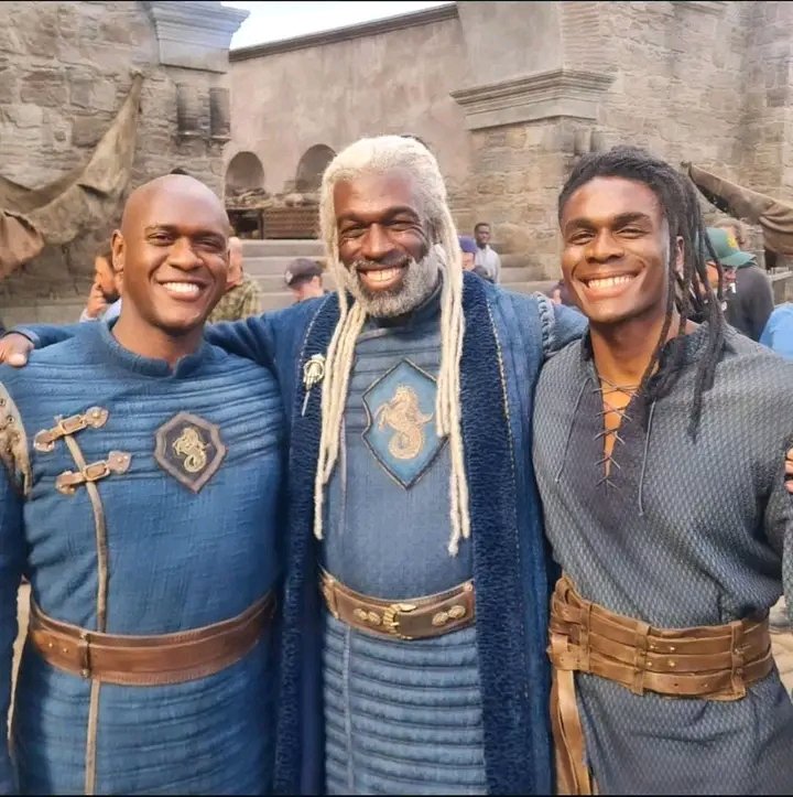ThronesUpdates's tweet photo. Corlys is the dad that is never there but shows up for graduation pics https://t.co/Jpq87gvdrV