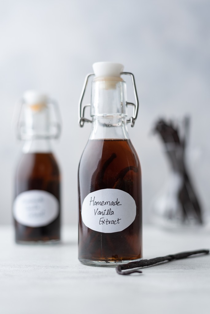 It is the perfect time to start your own vanilla extract to be ready for end of the year baking! It also makes for a thoughtful homemade gift during the holidays. Have you started yours yet? 

slofoodgroup.com/products/gourm…