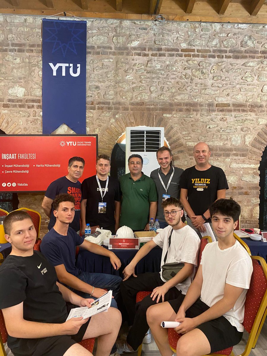 Davutpaşa Tarihi Hamamda gerçekleştirilen bölüm tanıtım günleri bugün tamamlandı. İnşaat, Harita ve Çevre Mühendisliği Bölümlerimizin ve Dekanlığımızın kapıları aday öğrencilere açık olmaya devam edecek. Sorularınızı cevaplamaya hazırız.