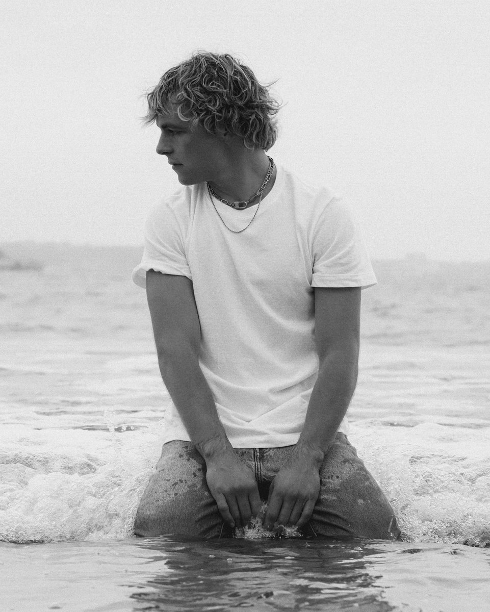 RossLPortugal's tweet photo. 📸 Ross Lynch for Galore Magazine. https://t.co/6cSuSb0LDw