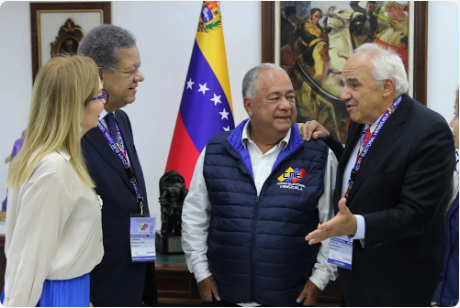 Elias_Cabeza's tweet photo. Entre los acompañantes internacionales se encuentran organismos como la Unión Africana, Panel de Expertos de la ONU, el Centro Carter, el Consejo de Expertos Electorales de Latinoamérica (Ceela), y se cuenta además con la presencia de 65 funcionarios de entes electorales del mundo y representantes de partidos políticos de otras latitudes.