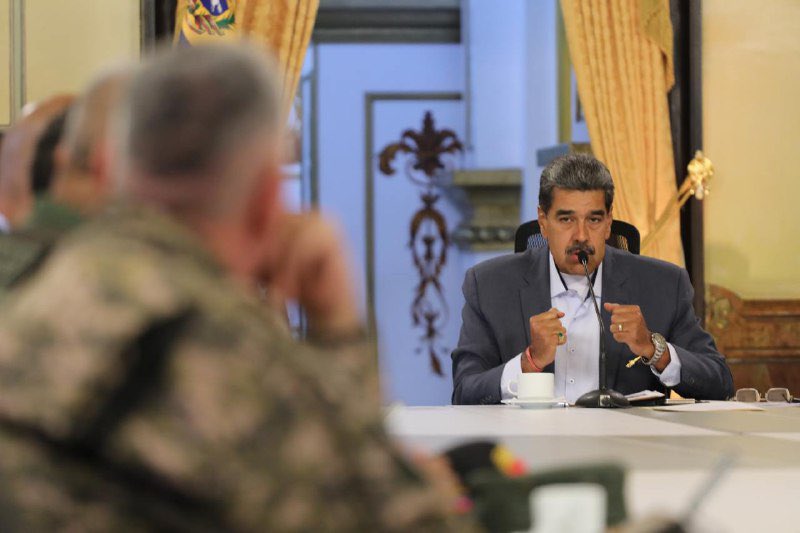 #EnFotos || El presidente de la República Bolivariana de #Venezuela, <a href="/NicolasMaduro/">Nicolás Maduro</a>, encabeza este martes una Reunión Conjunta del Consejo de Estado y el Consejo de Defensa de la Nación, en el Palacio de #Miraflores. 

#29Jul