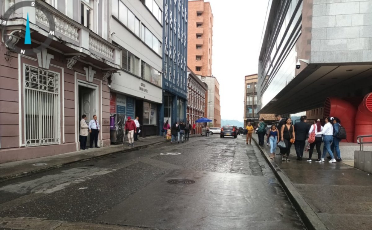 SecMovilidadMzl's tweet photo. Retiramos los #MalParqueados del #Centro. 🫡
¡Tu empatía en la vía debe ser mayor que tus #CincoMinuticos de mal estacionamiento! Piensa en los demás y ayuda a mantener nuestras calles #ordenadas y #seguras. https://t.co/CEsdK8TUEh