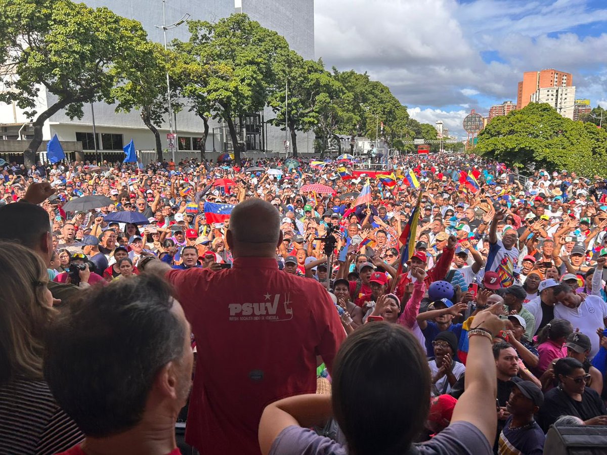 ErikaOSanoja's tweet photo. @TaroaZuniga También está produciéndose otra manifestación del chavismo hacia la avenida Libertador de #Caracas. Ninguna de estas imágenes son transmitidas por los medios internacionales. 

#30Jul. https://t.co/zCboIHo25k