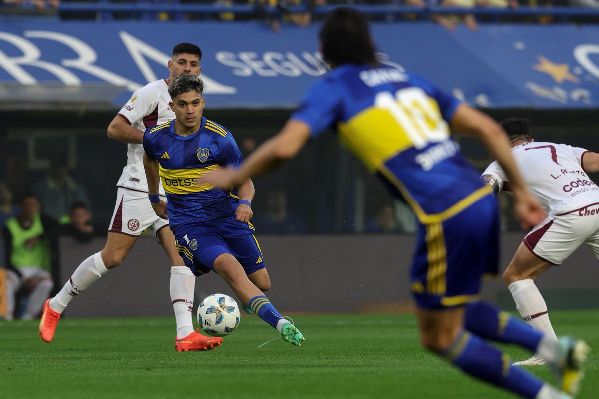 Casi un año después: Zeballos volverá a ser titular en Boca La última vez que Zeballos fue titular en Boca: vs. Lanús en La Bombonera.