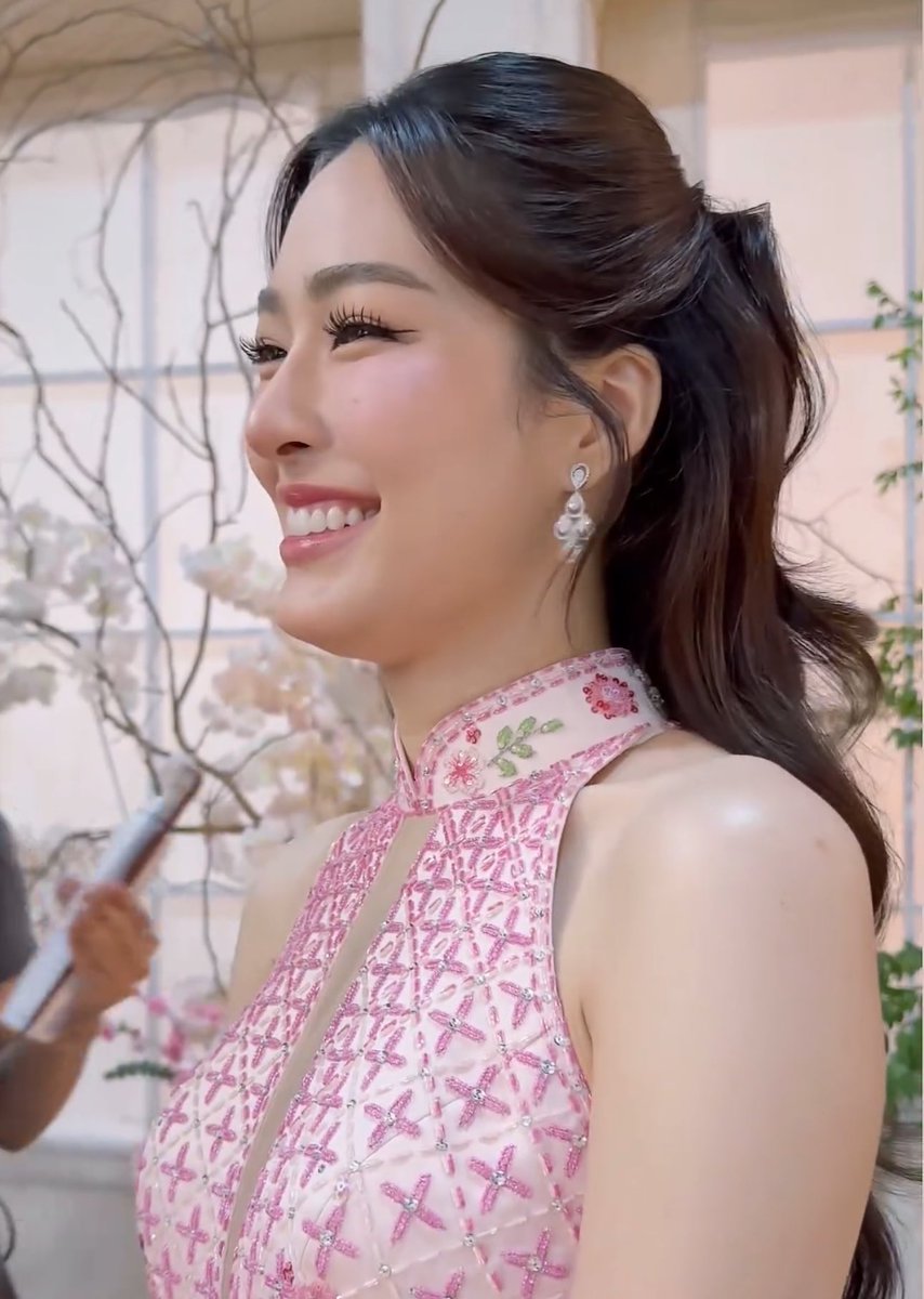 hlauvb's tweet photo. รอยยิ้มของคนที่โตมาท่ามกลางมวลดอกไม้🌸 https://t.co/j6V7j8KuCK