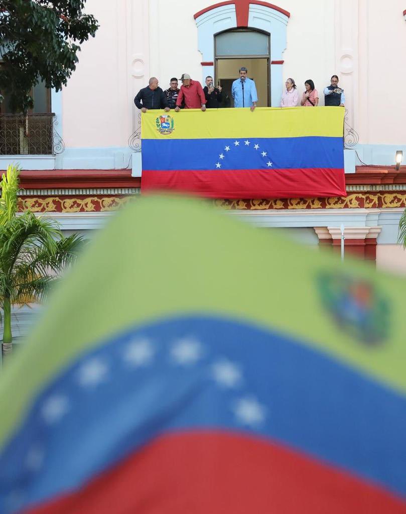 Seré Breve: 

Manifiesto mi absoluto apoyo al Pdte <a href="/NicolasMaduro/">Nicolás Maduro</a> por la VICTORIA para la PAZ.