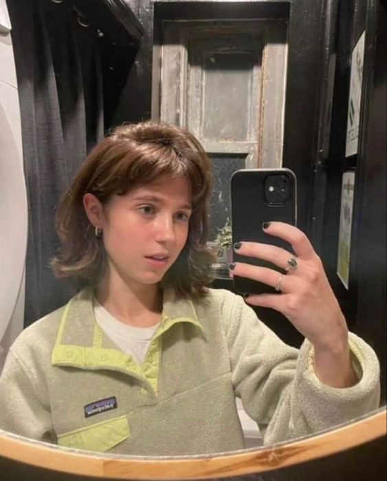 myfaultline's tweet photo. this clairo photo is peak car lookalike https://t.co/NxqsJe1QkJ