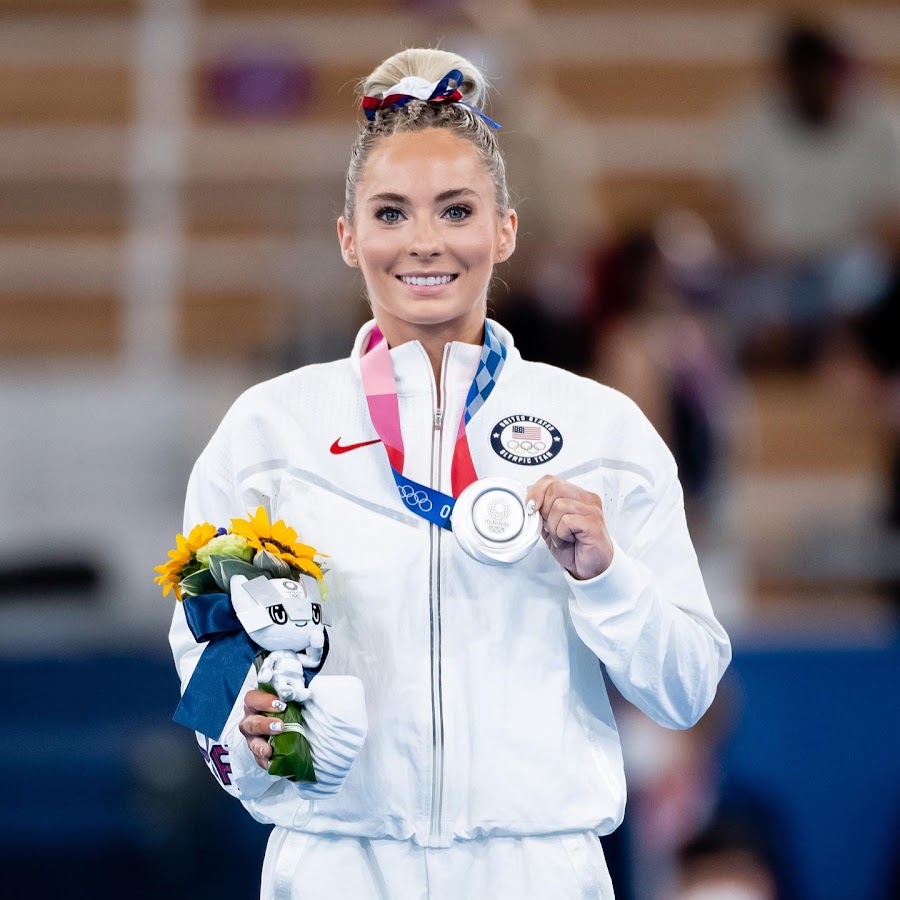 TheMedalCount_'s tweet image. The "MyKayla" who went viral for calling Simone Biles + her teammates untalented and lazy is NOT the same person as the "McKayla" who went viral for the not impressed meme face.

I'm pointing this out because I keep seeing McKayla Maroney get dragged for what MyKayla Skinner said