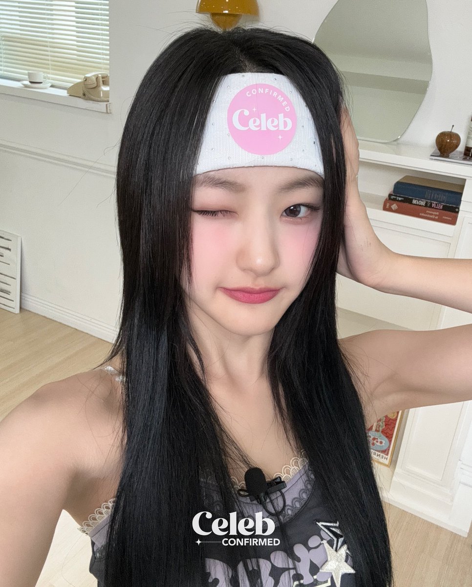 CelebConfirmed's tweet photo. How long will it take KISSY to fall for these KISS OF LIFE selfies? 💘

FANTALK2 with KISS OF LIFE Ep.2:
✨OUT on Friday at 11 a.m. KST
🎥On Celeb Confirmed YT channel

#KISSOFLIFE #키스오브라이프 #KIOF #FANTALK2 @KISSOFLIFE_S2 https://t.co/DQq0zdrz4q