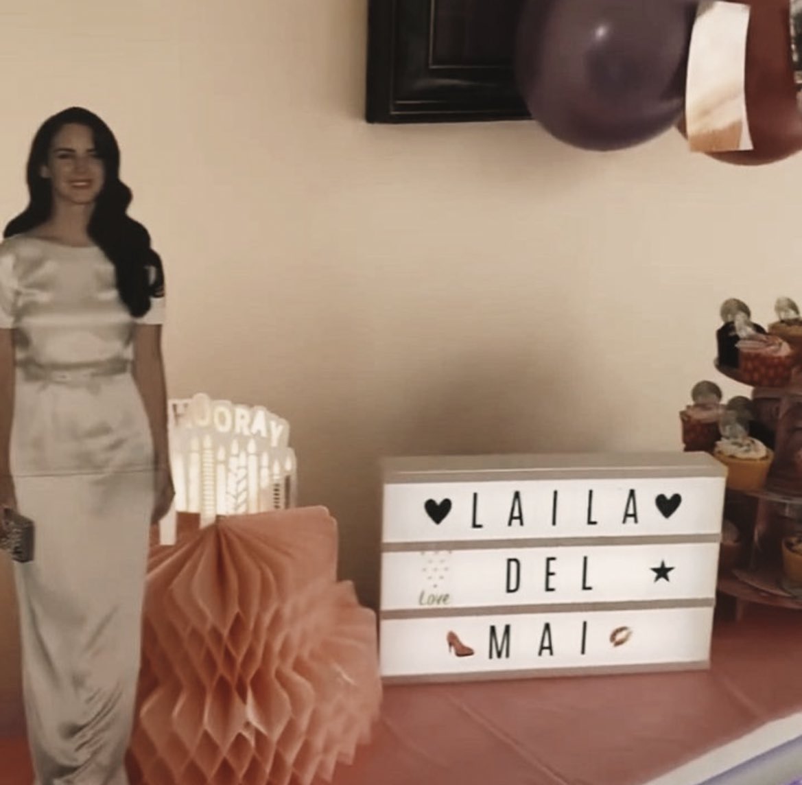 lanabrasil's tweet image. 🚨 Precisamos da ajuda de vocês para realizar um sonho! 🚨

Laila uma grande fã de Lana Del Rey e o sonho dela é assistir um show da cantora, conhece-la ou até mesmo conversar com ela via vídeo. A garota passou por muitas dificuldades e agora infelizmente está recebendo cuidados…