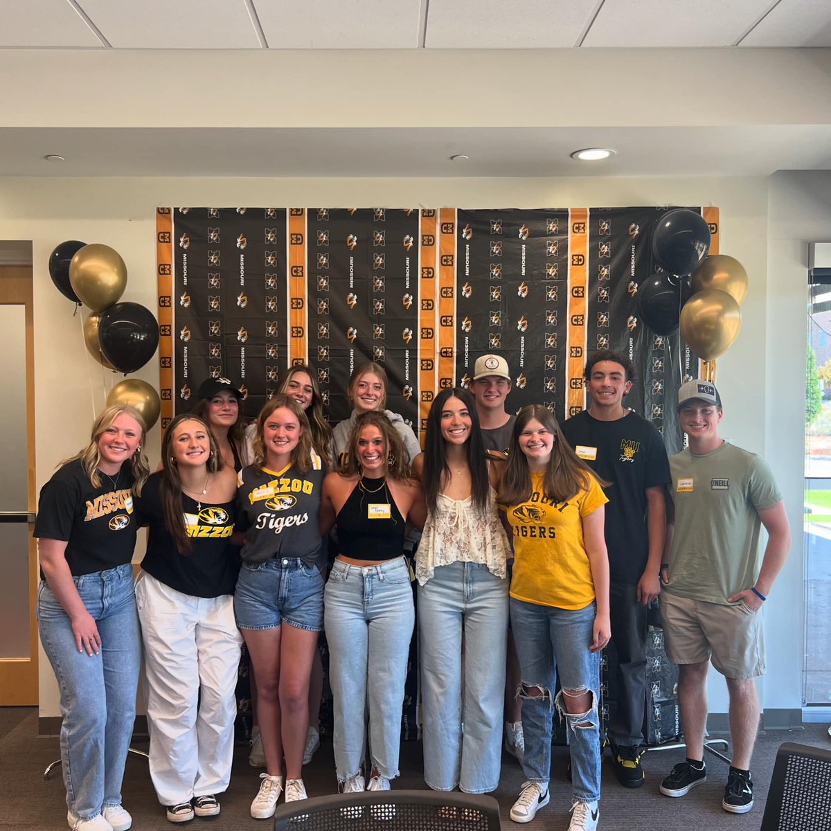 Student Sendoff: ☑️
We're so excited for this year's incoming Tigers and all of the success that lies ahead for them in their time at Mizzou! We have about 100 Colorado students that will be freshmen this year. 💛🖤 MIZ!