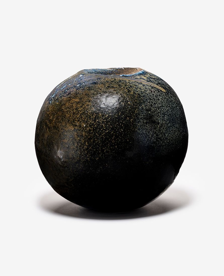 ippodogallery's tweet photo. New Arrival | Yohen Black Vase, by Hiroshi Goseki⁠

⁠
Photo courtesy of Go Sugimoto.⁠ https://t.co/ucOVYdvMIs