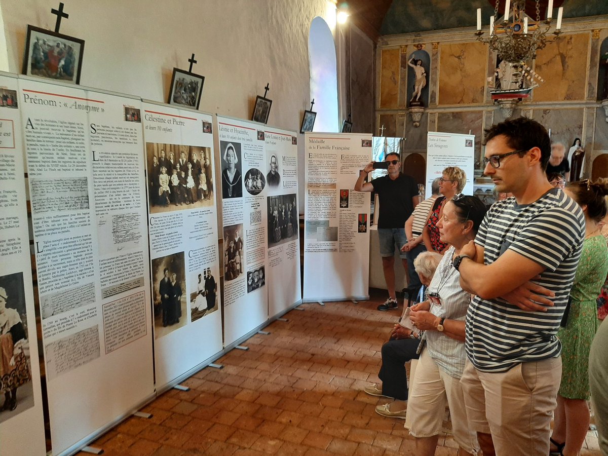 Aujourd'hui, c'était le vernissage de l'exposition de l'association Séné D'Antan. Les familles nombreuses sont à l'honneur et notamment mes arrières arrières grands parents ayant donné naissance à 10 enfants. 
#patrimoine #transmission