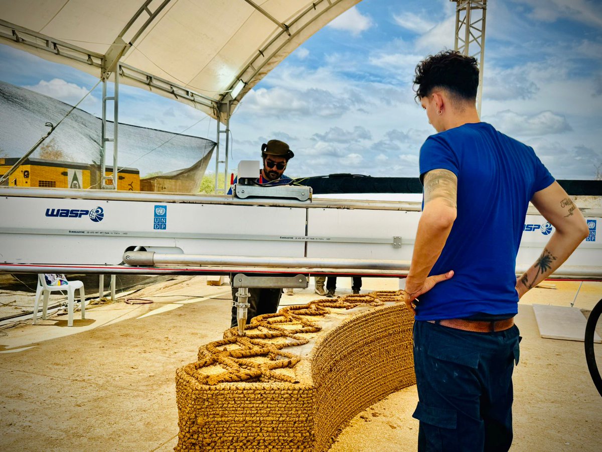 ICBFLaGuajiraCo's tweet photo. #BienestarFamiliarConElPueblo en Maicao, donde  participamos en la presentación del proyecto de impresión 3D de estructuras en tierra de @PnudColombia en #LaGuajira, una iniciativa que promueve la identidad cultural y es un paso hacia la transformación territorial ⤵️ https://t.co/51BYehQE8r