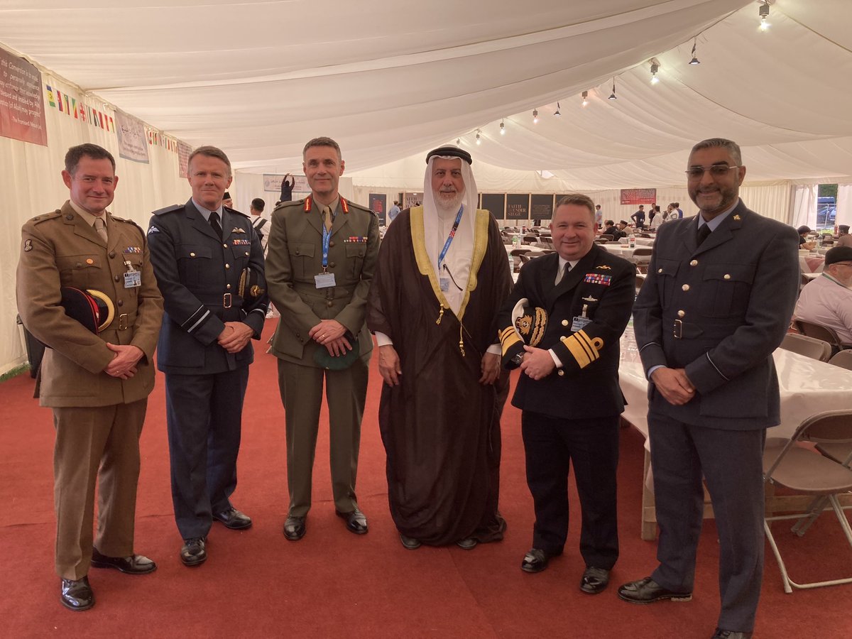 ZMirUK's tweet photo. @SimonEdwardsRAF @amaukgallery Thank you for coming. We welcome all from the services to come next year. @RoyalAirForce @BritishArmy @RoyalNavy @RoyalMarines https://t.co/pkvE8qsZx6