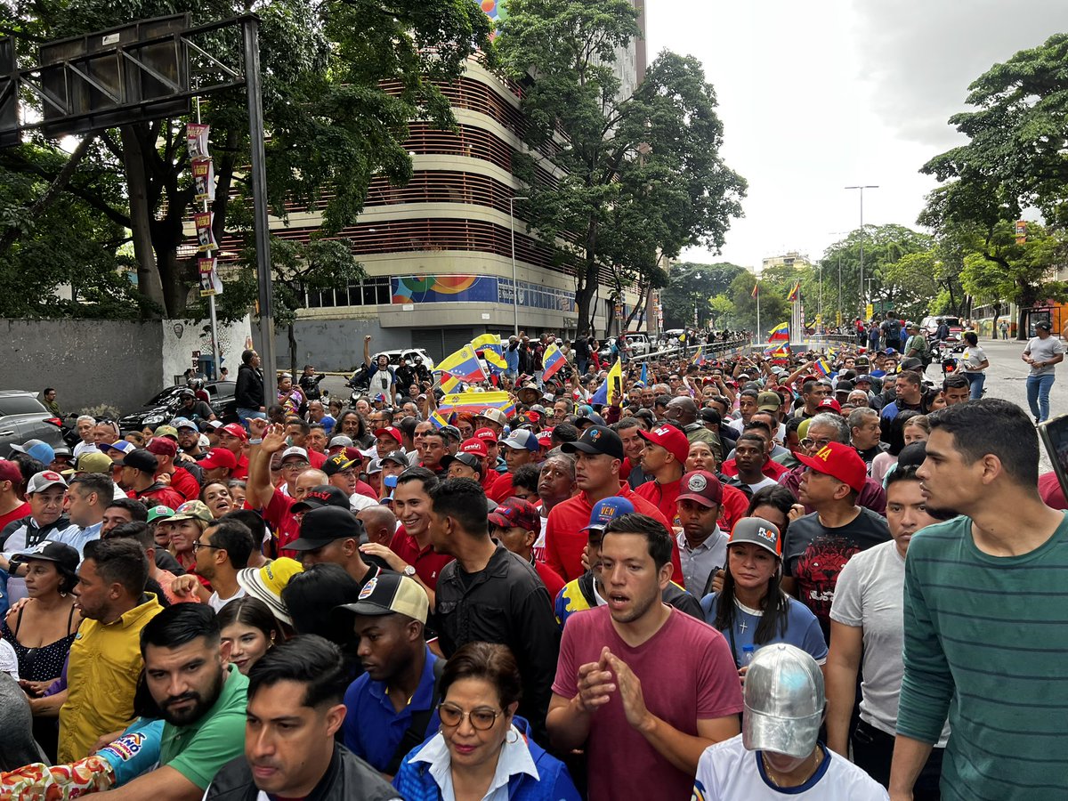 #30Jul | Movilizados por la #Paz y en defensa de nuestra Revolución Bolivariana porque #GanóLaPazYLaEsperanza y ganó <a href="/NicolasMaduro/">Nicolás Maduro</a> <a href="/PartidoPSUV/">PSUV</a> <a href="/dcabellor/">Diosdado Cabello R</a> <a href="/ConCiliaFlores/">Cilia Flores</a>