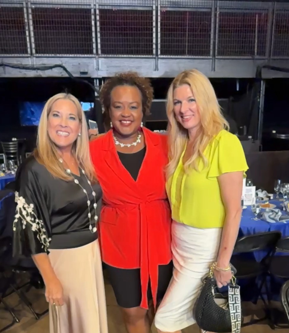 minervaco's tweet image. We had a wonderful time on Thursday night celebrating the achievements of our client @nfnlnews - who went home with the midsize Organization of the Year award from @DCEOmagazine / @DMagazine. We are SO proud of this team and their work in taking a #StandForHer!

#MinervaClient