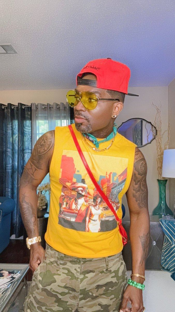 KINGMARQBEE's tweet photo. GRWM “Styling FILAS “#atlstylist . #fyp #viralvideo #albanygeorgia #atlanta #blackmen #blackmenwithstyle #mensfashion #mensgrooming #menstyle #hbcu #hbcugrad #mensfashiontips #menswear #menstyleguide #kappaalphapsi #WeekendVibes #airportoutfit #fashioninspo #OOTD #grwm https://t.co/PO0oKUVkvp