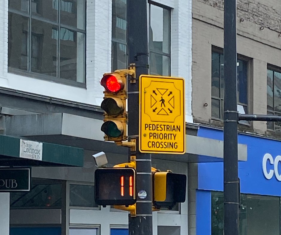 📣 We activated a pedestrian scramble at Granville &amp; Robson today! Pedestrians can now cross in all directions, including diagonally. Rain delayed paint markings, but they'll be done by Wed. night. More pictures to come. Learn more ➡️ bit.ly/3Sw4Ypo