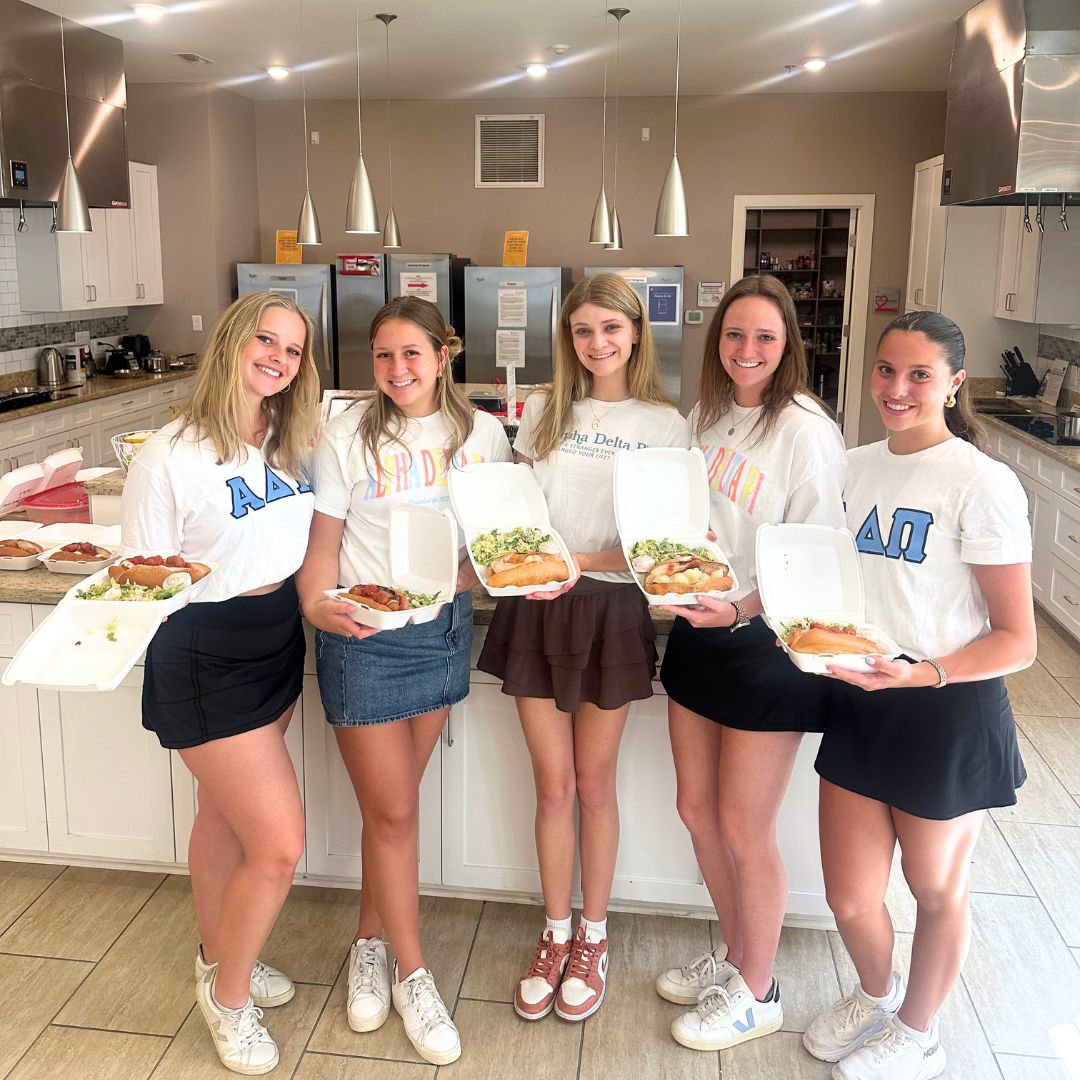 RMHC_Carolinas1's tweet image. Thank you Furman University ADPi for being our Guest Chefs last week! Our residents loved your cooking- come back soon! #AlphaDeltaPi x #RonaldMcDonaldHouseCharities