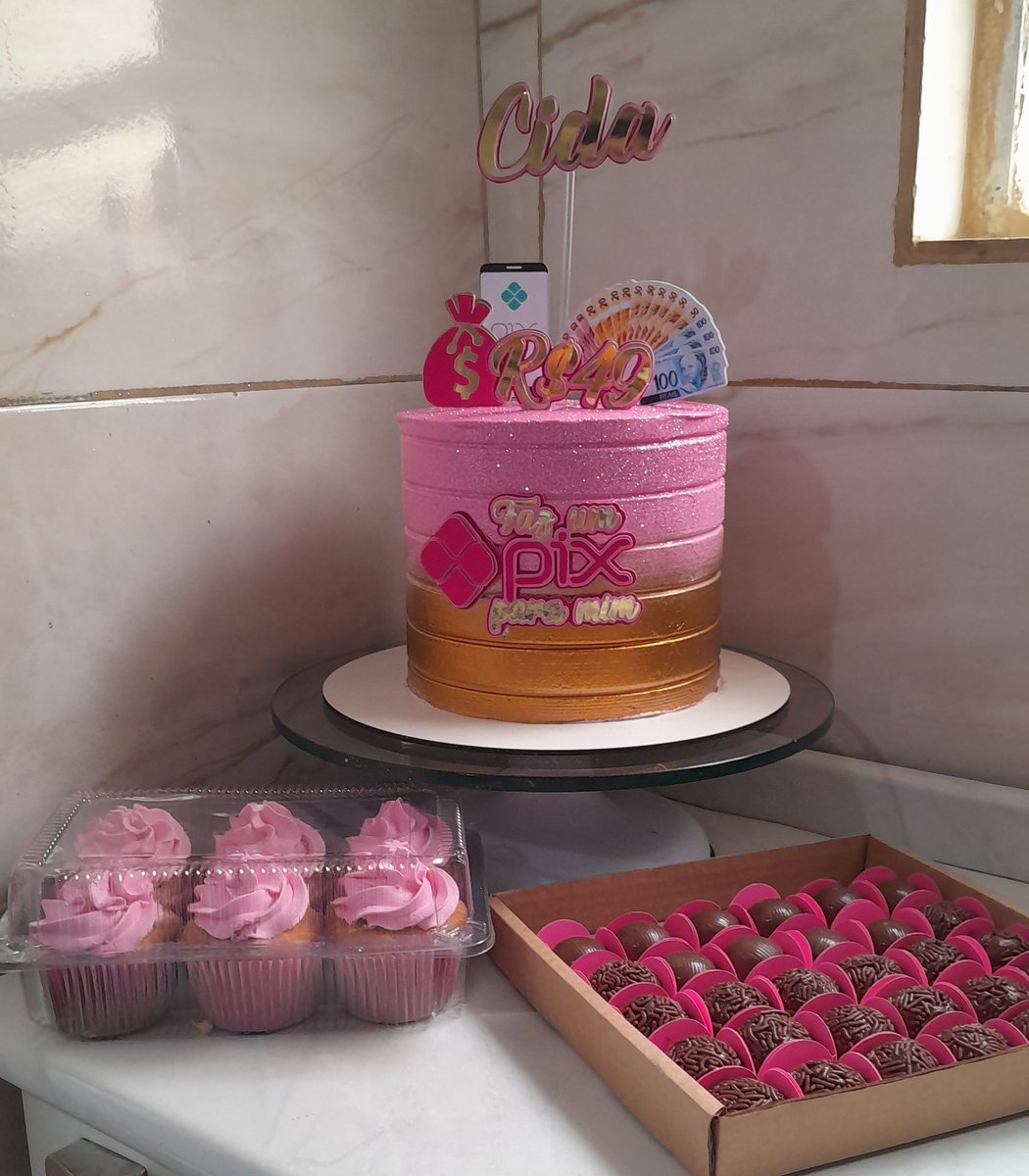 Kit Festa 1 
🎂Bolo 15x10 / 20 docinhos/ 15 trufas / 6 cupcakes / topo simples 
🤑R$180,00
📱 21982289108