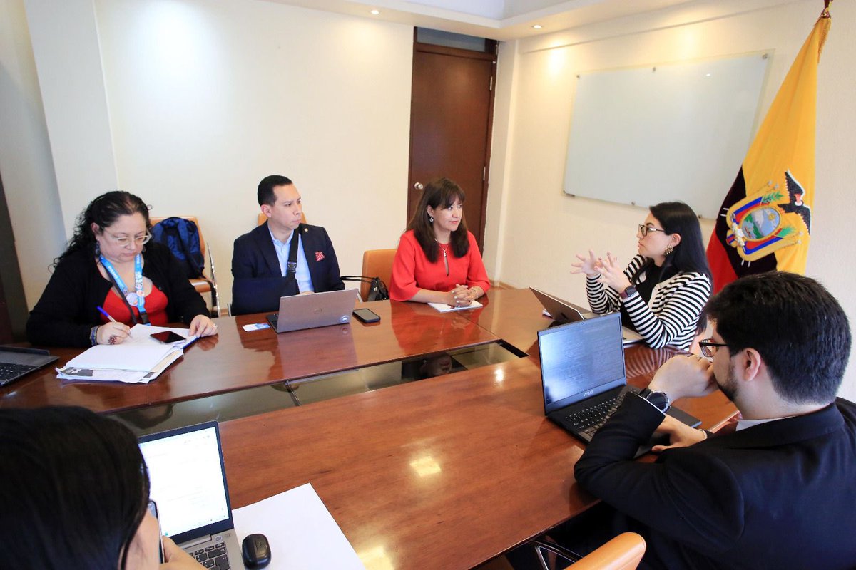 Sonia Quezada, de <a href="/OPSECU/">Eigen Layer Foundation</a>, se reunió con la Secretaria Nacional de Planificación, <a href="/SarihaMoya/">@SarihaMoya</a>. 

Conversaron sobre nuevas acciones como la próxima “Datathon” en salud pública 😉 y el seguimiento al Plan Decenal de Salud. 

Nos compartió el informe voluntario de 🇪🇨 sobre los #ODS.