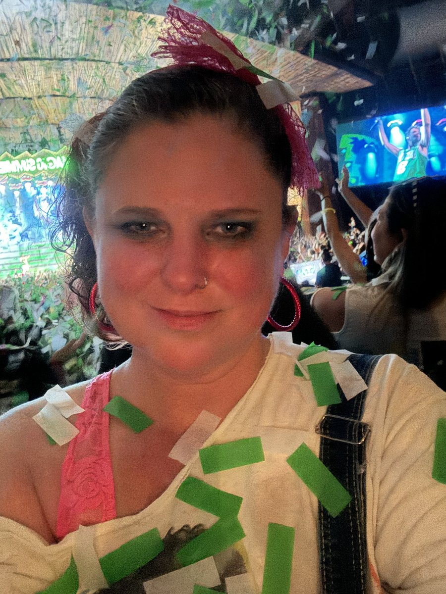 DdubMacGrl's tweet photo. Happy Birthday to me!!!! This is my day!! @DonnieWahlberg  @dannywood  @JonathanRKnight @joeymcintyre @nkotb https://t.co/zj0fO3YJp0