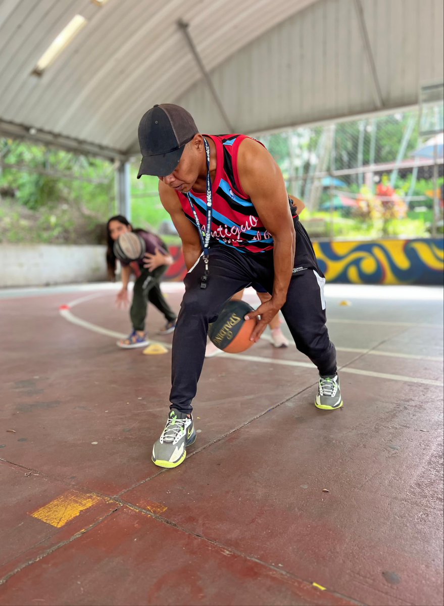 AlcaldiaAntiguo's tweet photo. 🙌🏽||¡Forma parte de nuestro equipo de Baloncesto! 🏀
Únete a nuestra escuela y juega como todo un profesional. ⛹🏻♀️⛹🏽
.
#DistritoAntiguo #LaLibertadEste https://t.co/EB4kCo1wuv