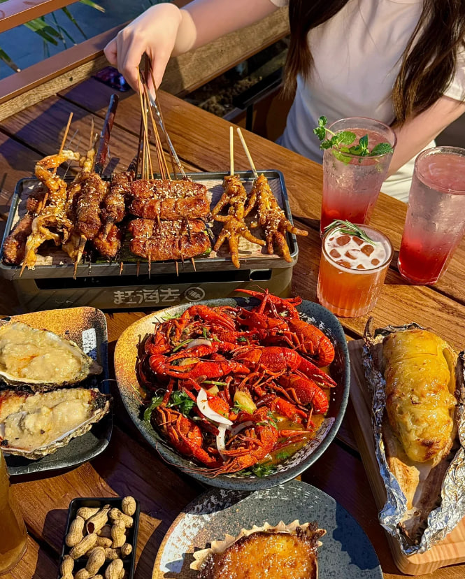 644Samantha's tweet photo. Hangzhou EFC supper paradise!! Full house! https://t.co/5etjWzlH4C