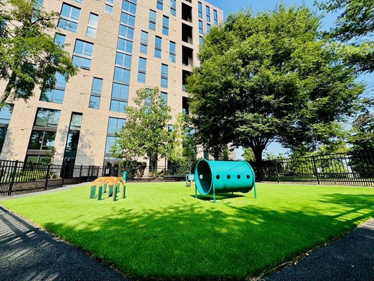 We love pets at Signature! Our pet-friendly community offers plenty of space for your furry friends to play and relax. 🐶🐱
#PetFriendly #FurryFriends #SignatureAtReston #PetLovers