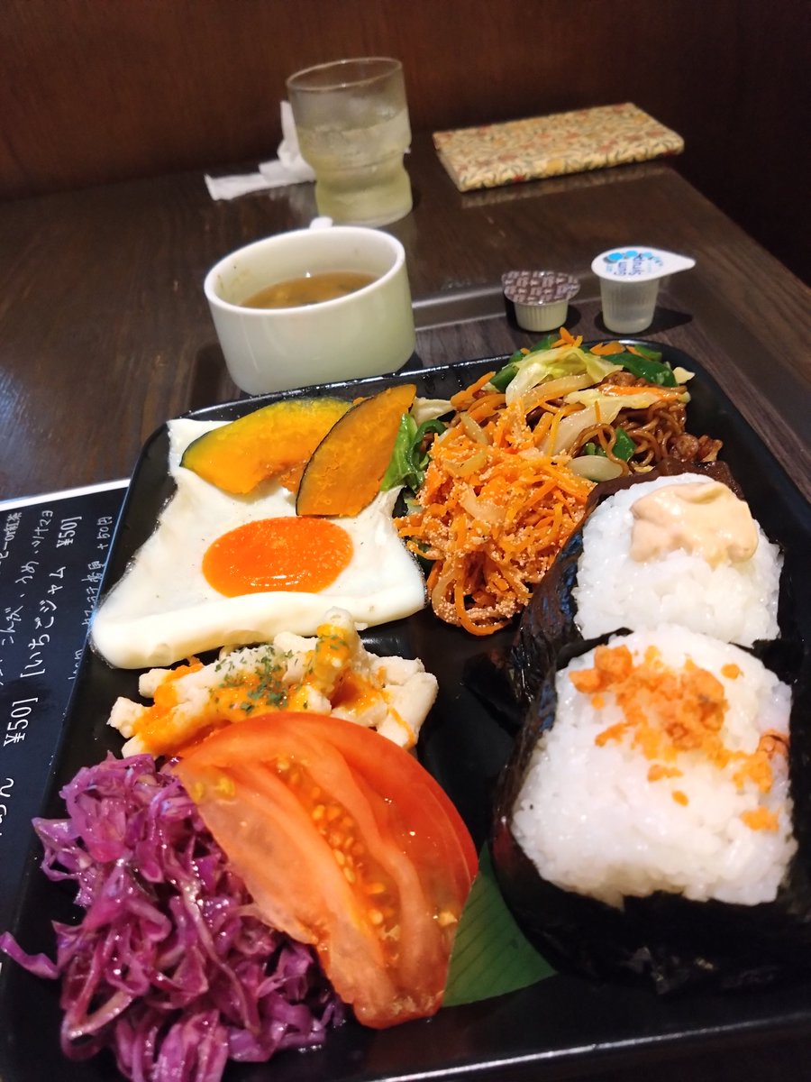 おはようございます☀

昨日は恵の雨が降った

ので　雨上がりに

愛犬の散歩に行きました

夜8時でも　やっぱり

暑かったです

やっぱり朝方の方が

いいのかなぁ〜

早起きして　散歩です

と言っても　4時には

散歩に行かないと

#モーニング　の準備

に間に合わないので

かなり早起きしよう